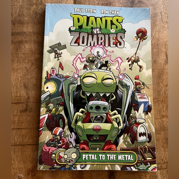 Plants VS Zombies lot of 4 books plus bonus Goosebumps graphic novel! - Picture 4 of 8